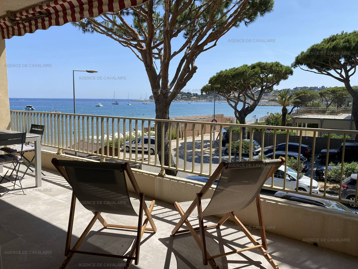 Appartement rénové front de mer, terrasse 15m² à Cavalaire - Photo 1