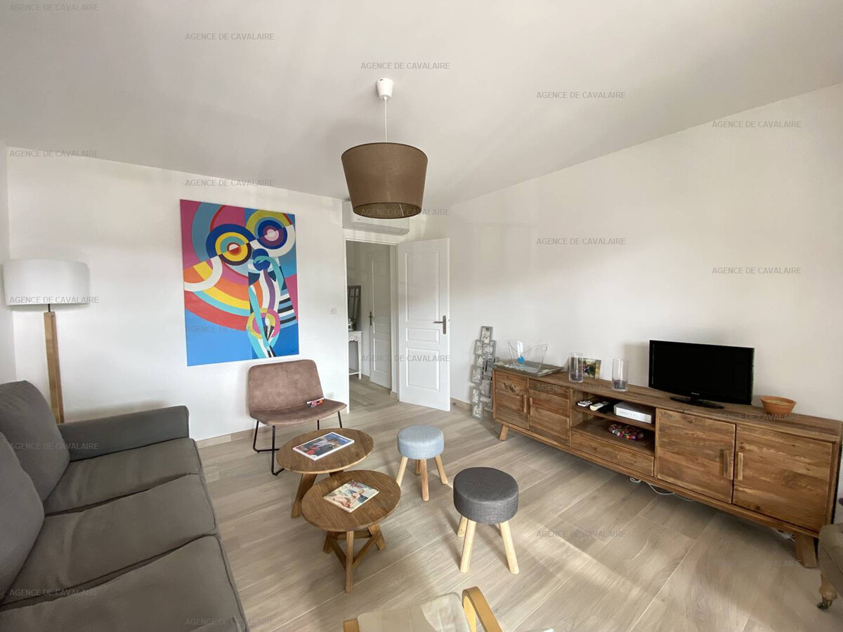 Appartement rénové front de mer, terrasse 15m² à Cavalaire - Photo 2