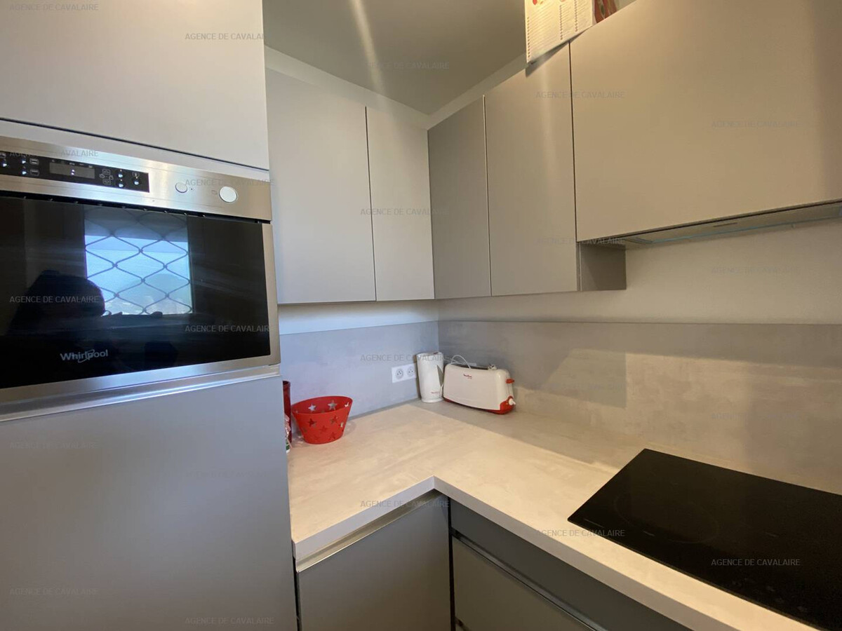 Appartement rénové front de mer, terrasse 15m² à Cavalaire - Photo 6