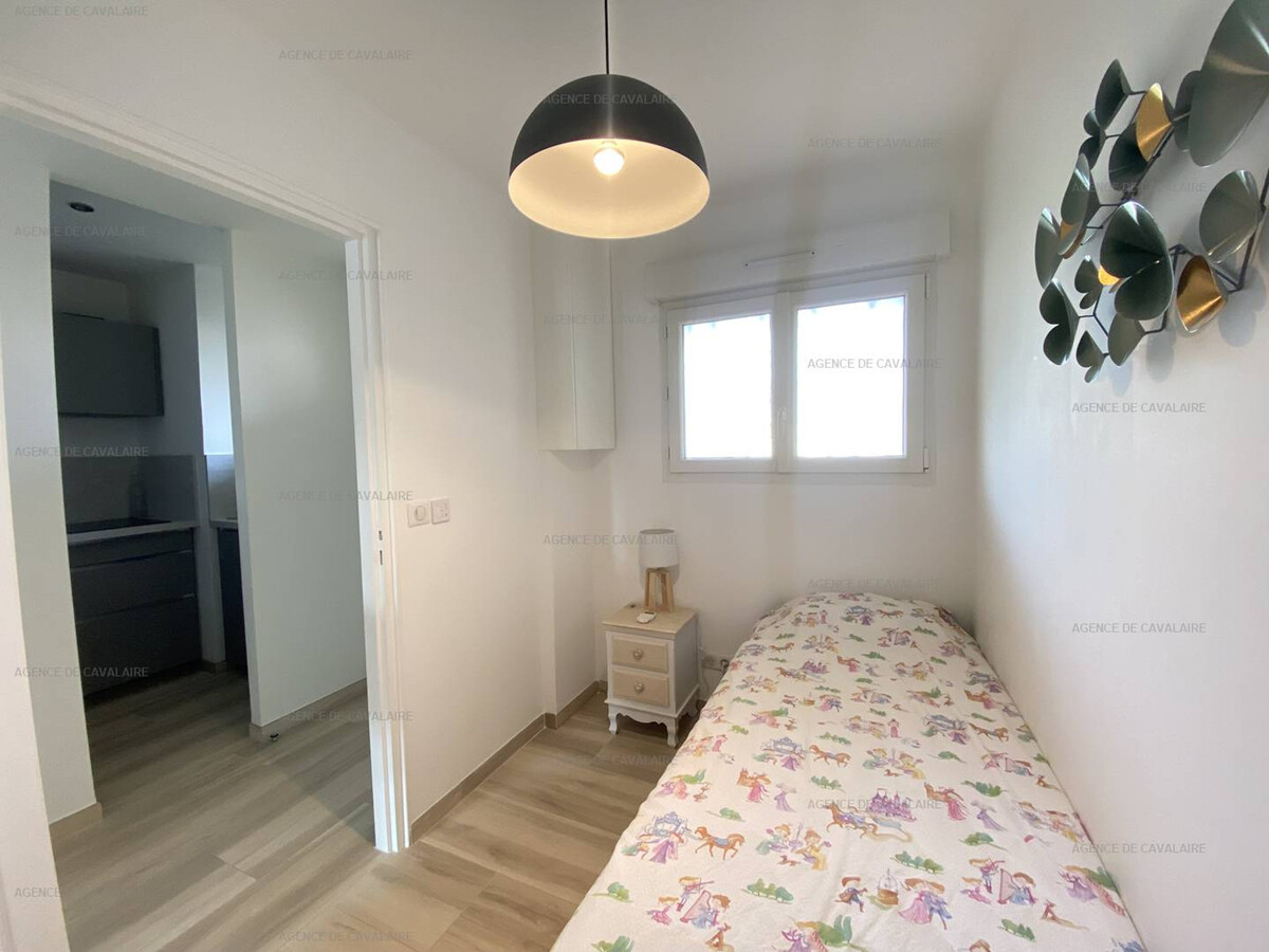 Appartement rénové front de mer, terrasse 15m² à Cavalaire - Photo 8