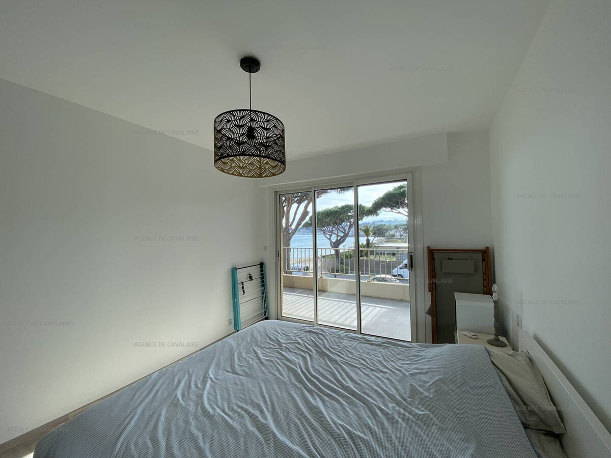 Appartement rénové front de mer, terrasse 15m² à Cavalaire - Photo 11