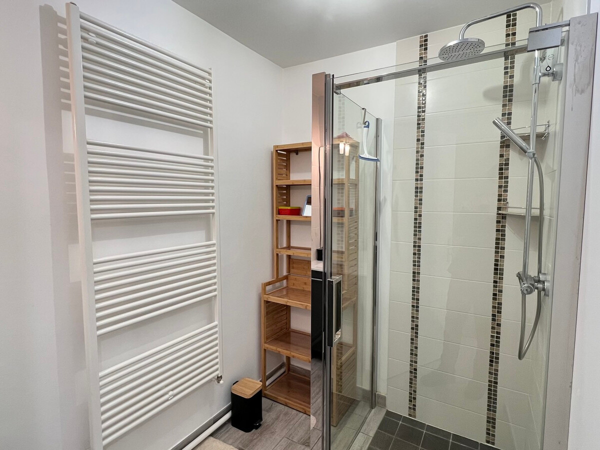T2 moderne 47 m² avec balcon sud et garage à Aix-les-Bains - Photo 4