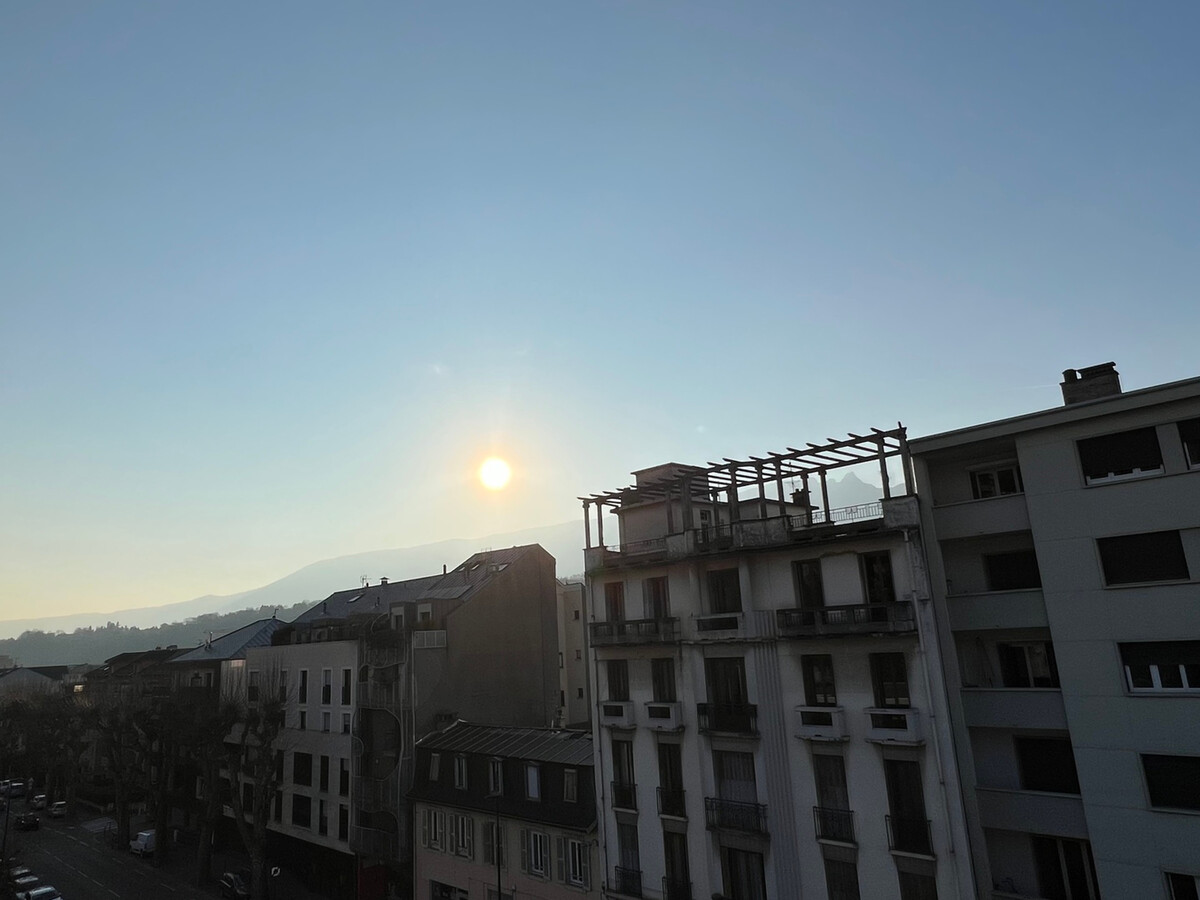 T2 moderne 47 m² avec balcon sud et garage à Aix-les-Bains - Photo 6