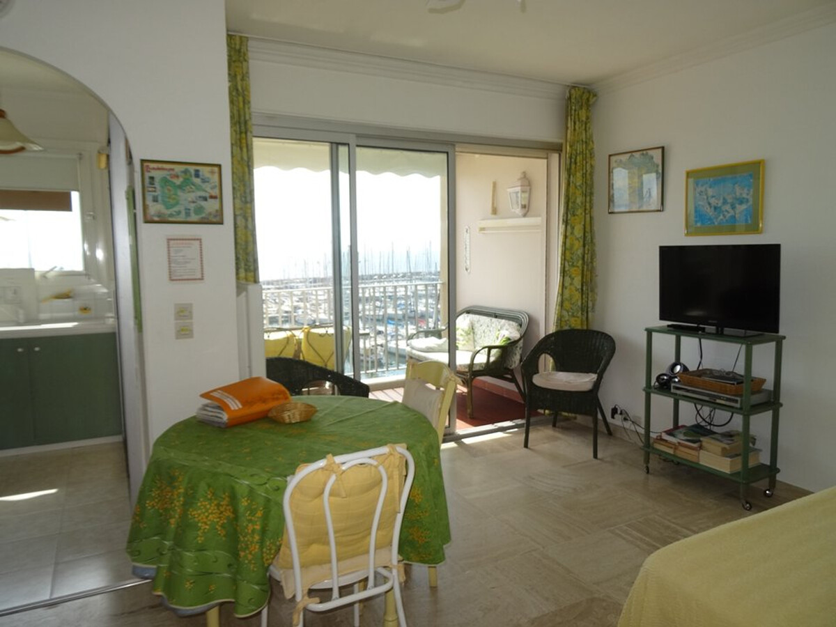 Studio face au port de plaisance avec loggia à Hyères - Photo 6