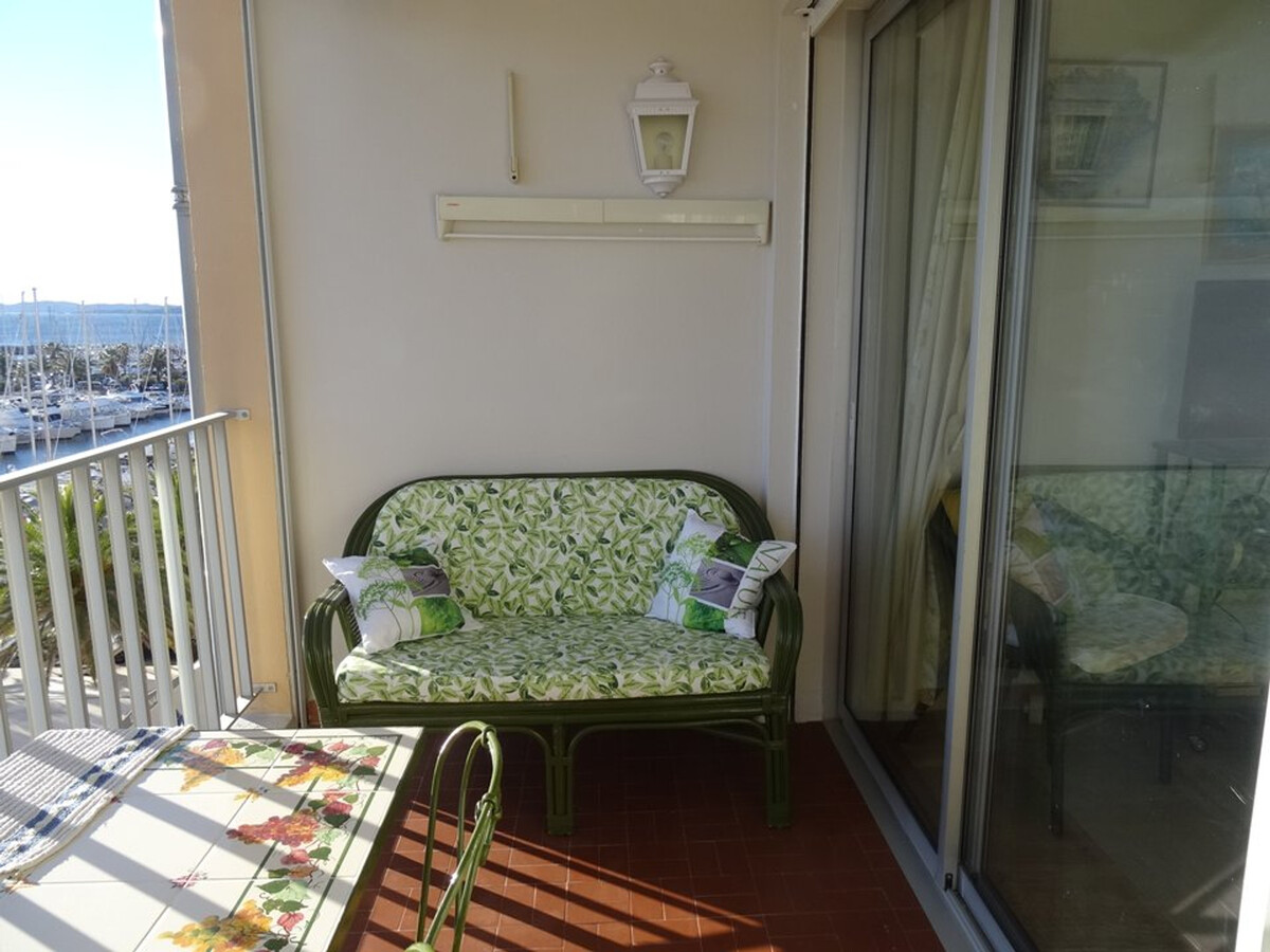 Studio face au port de plaisance avec loggia à Hyères - Photo 11