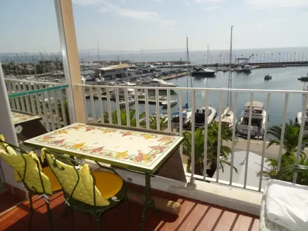 Location appartement à Hyères, Studio à Hyères Port avec loggia et parking