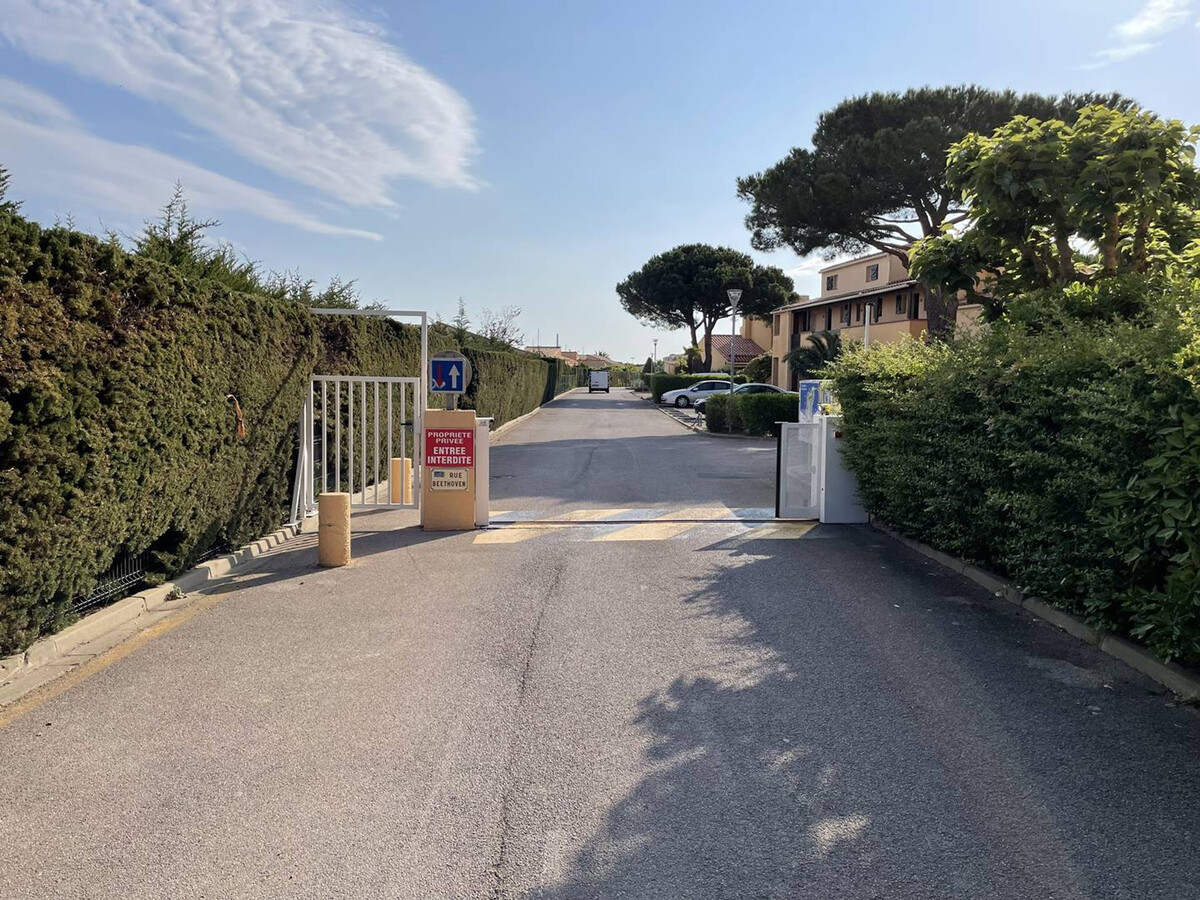 T3 climatisé avec terrasse 20m² et vue marina - Photo 26