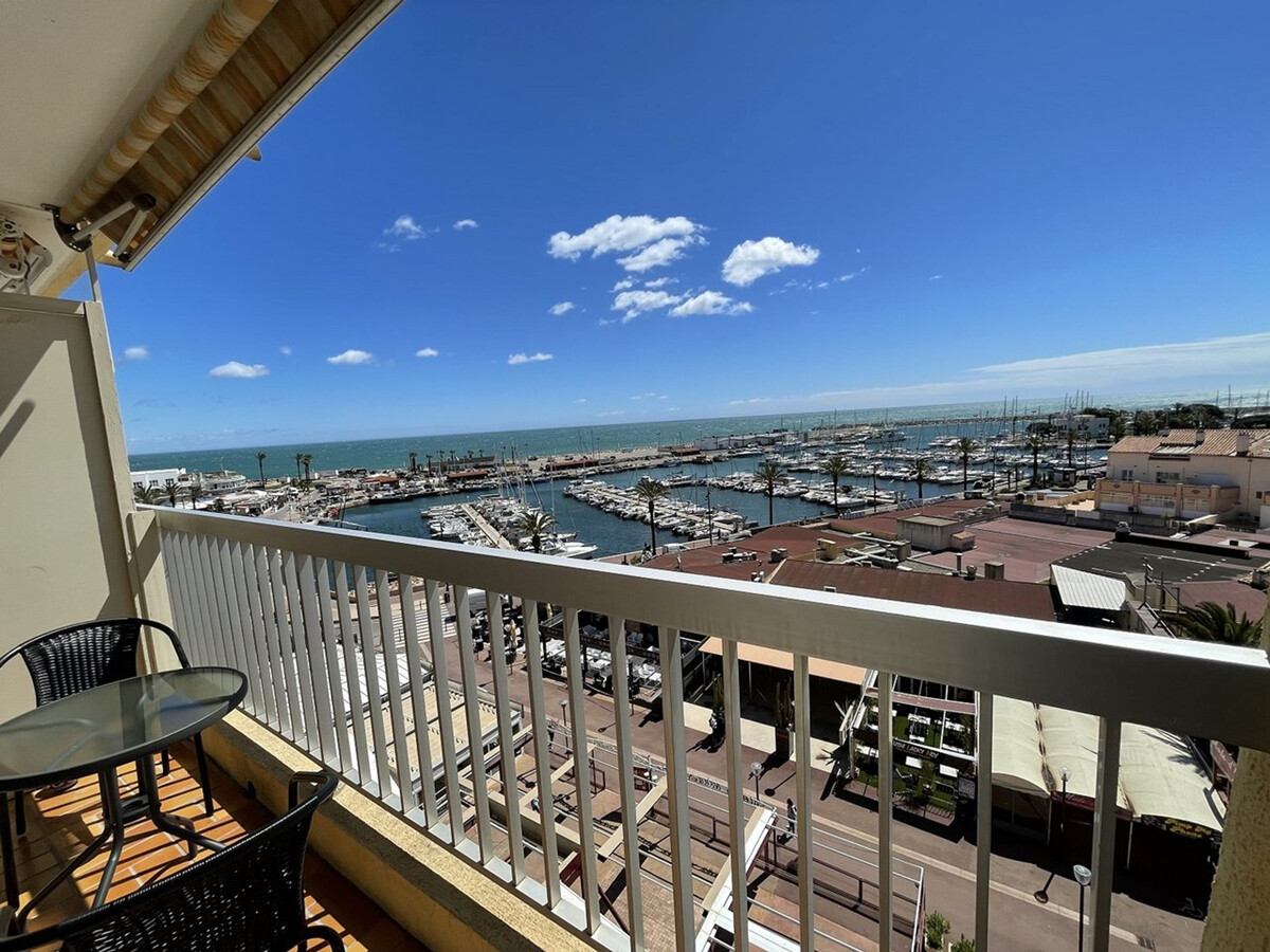 Studio climatisé face au port avec vue mer à Saint-Cyprien - Photo 1
