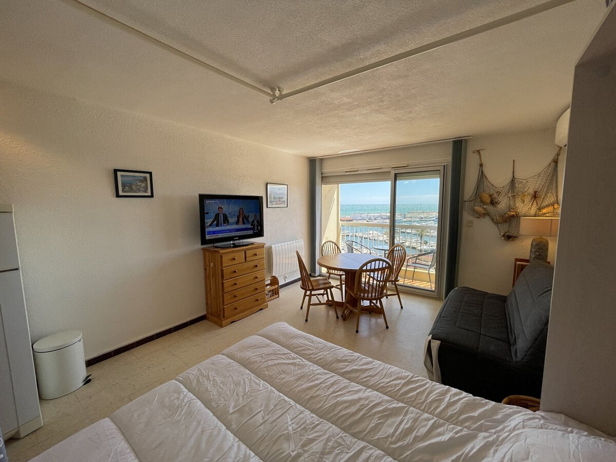 Studio climatisé face au port avec vue mer à Saint-Cyprien - Photo 2