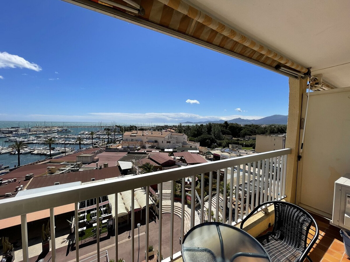 Studio climatisé face au port avec vue mer à Saint-Cyprien - Photo 4