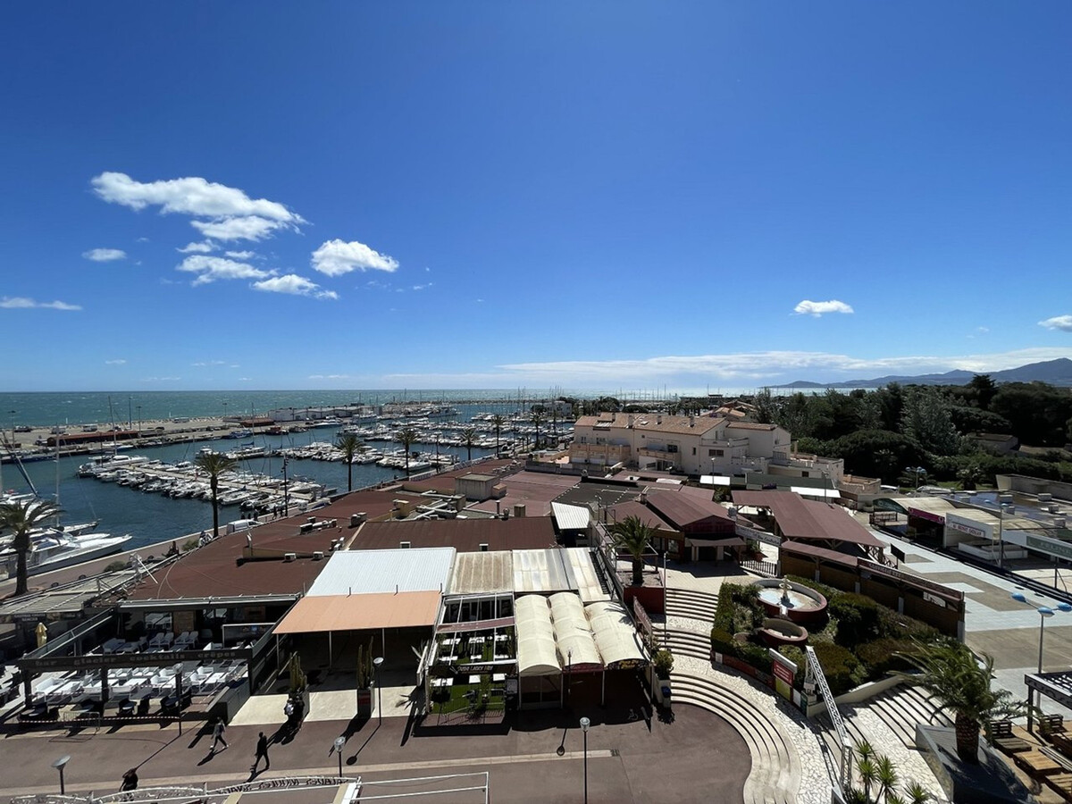 Studio climatisé face au port avec vue mer à Saint-Cyprien - Photo 11