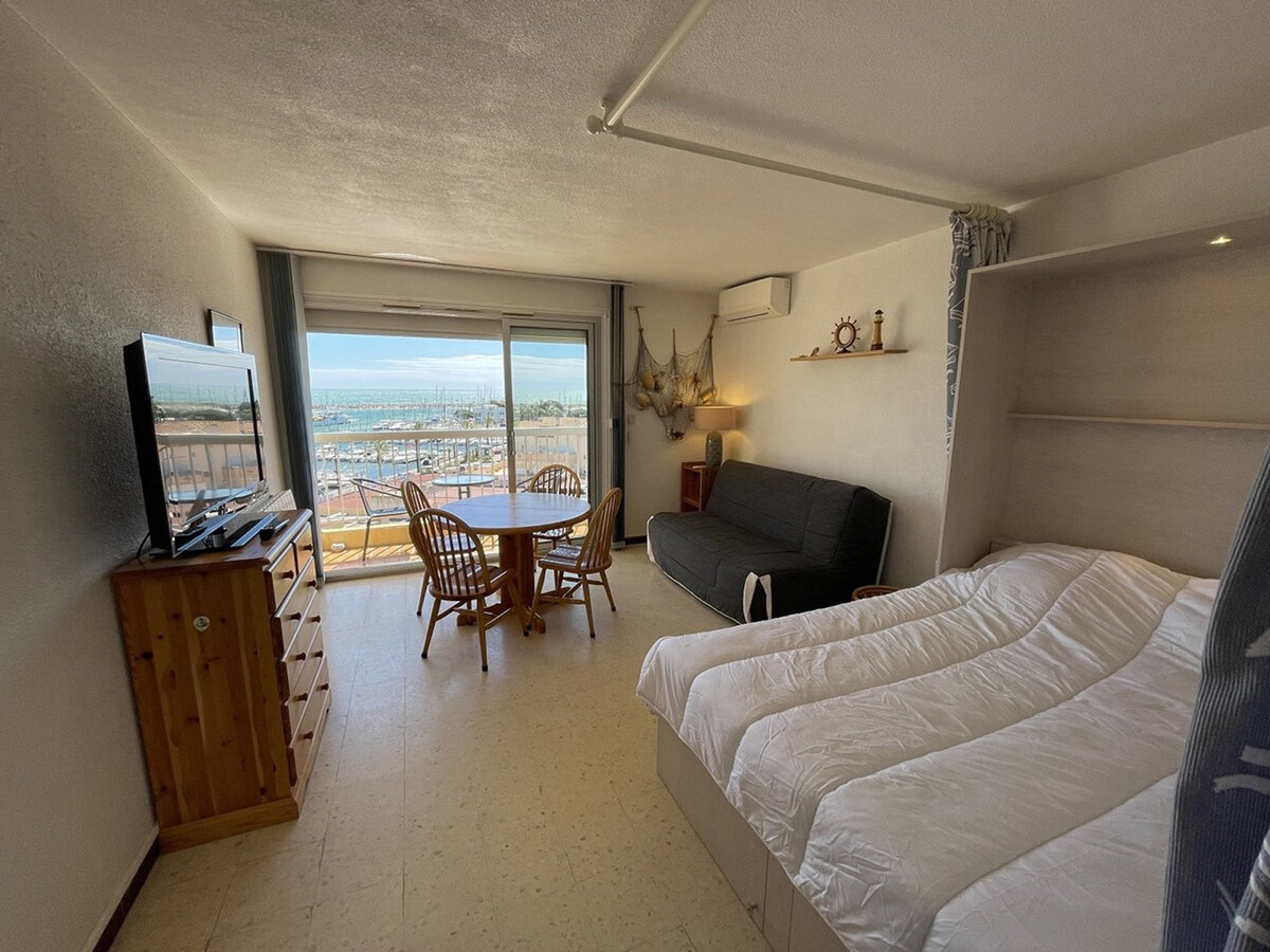 Studio climatisé face au port avec vue mer à Saint-Cyprien - Photo 13