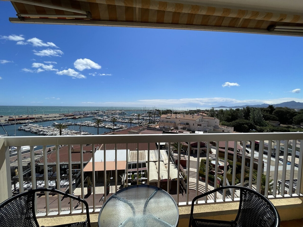 Studio climatisé face au port avec vue mer à Saint-Cyprien - Photo 14