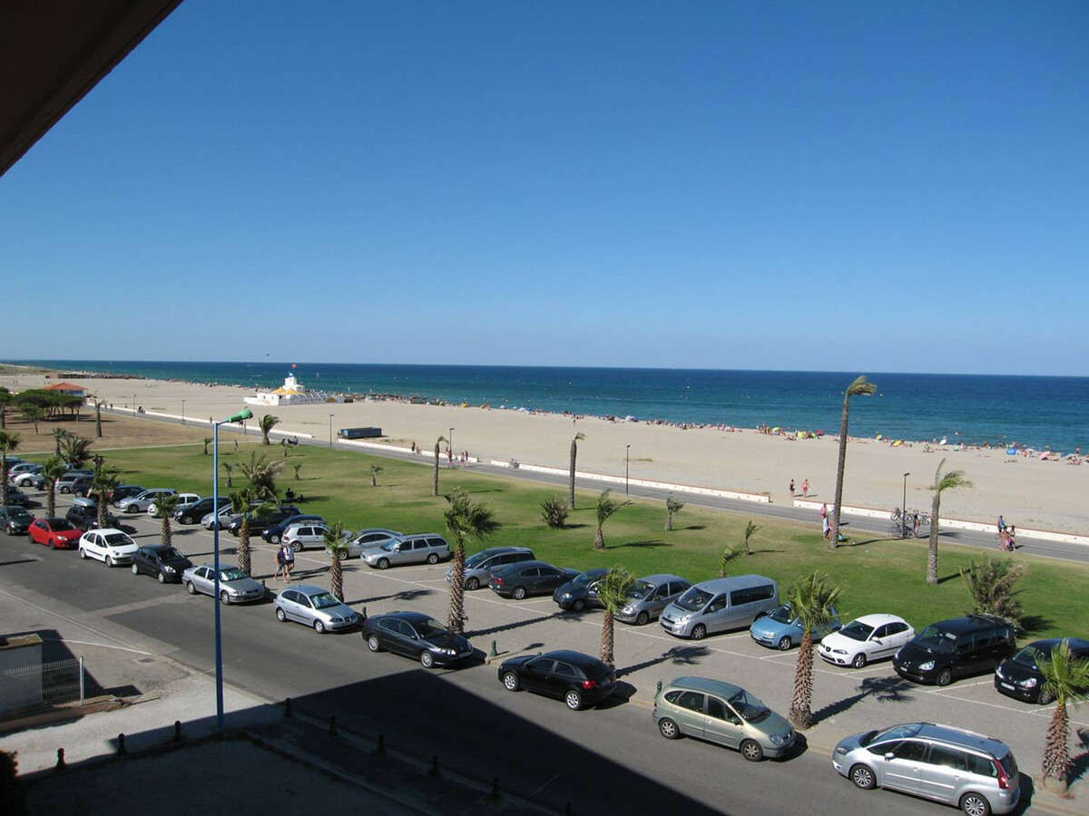 T2 rénové face plage avec balcon, Saint-Cyprien - Photo 4