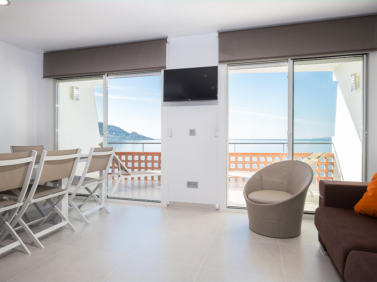 Appartement design face à la plage à Roses, terrasse panoramique - Photo 1