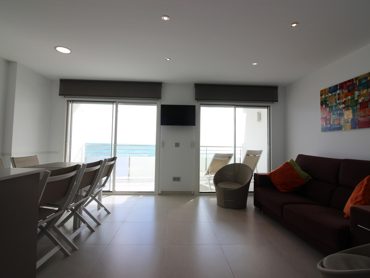 Appartement design face à la plage à Roses, terrasse panoramique - Photo 3