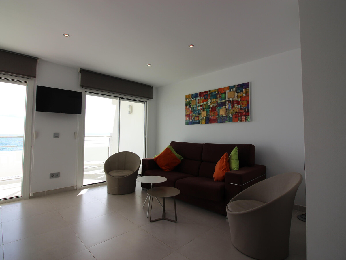 Appartement design face à la plage à Roses, terrasse panoramique - Photo 4