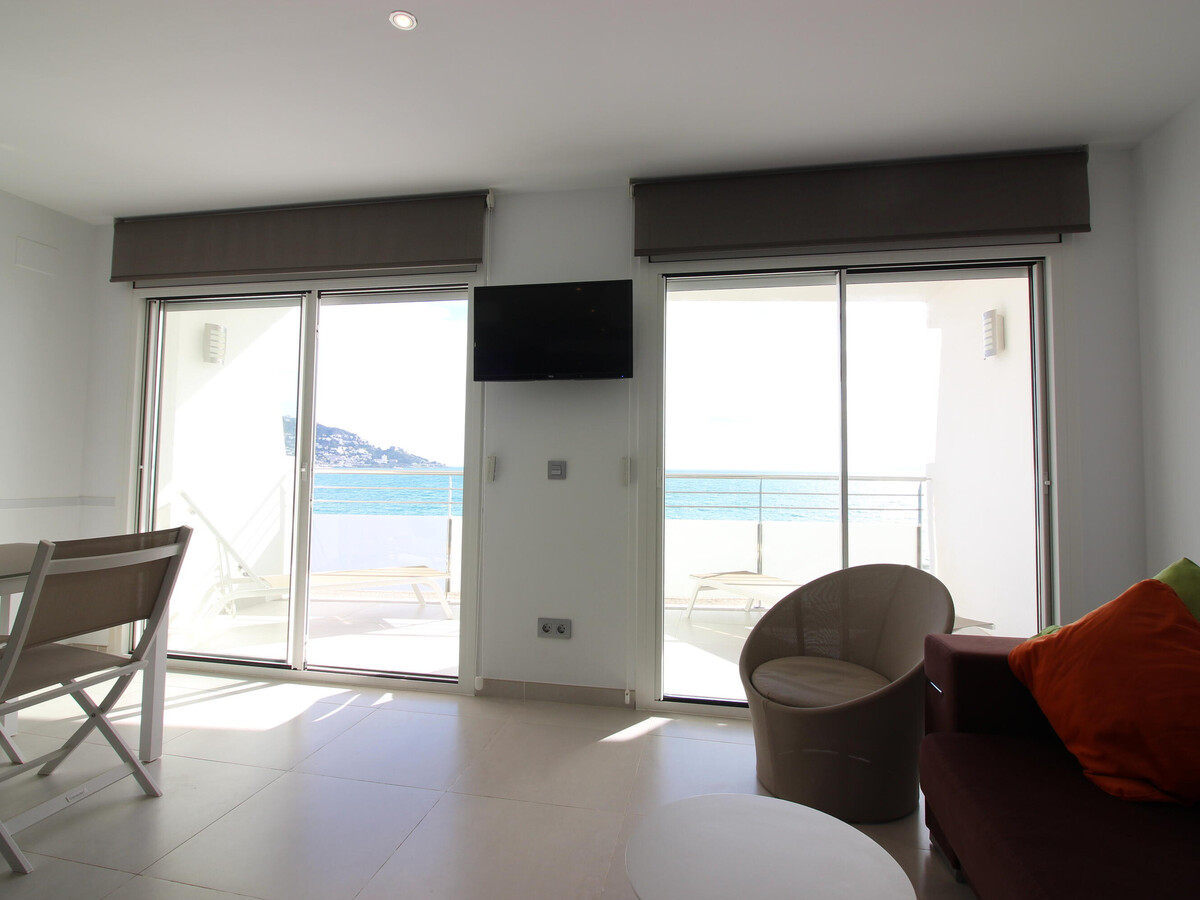Appartement design face à la plage à Roses, terrasse panoramique - Photo 7