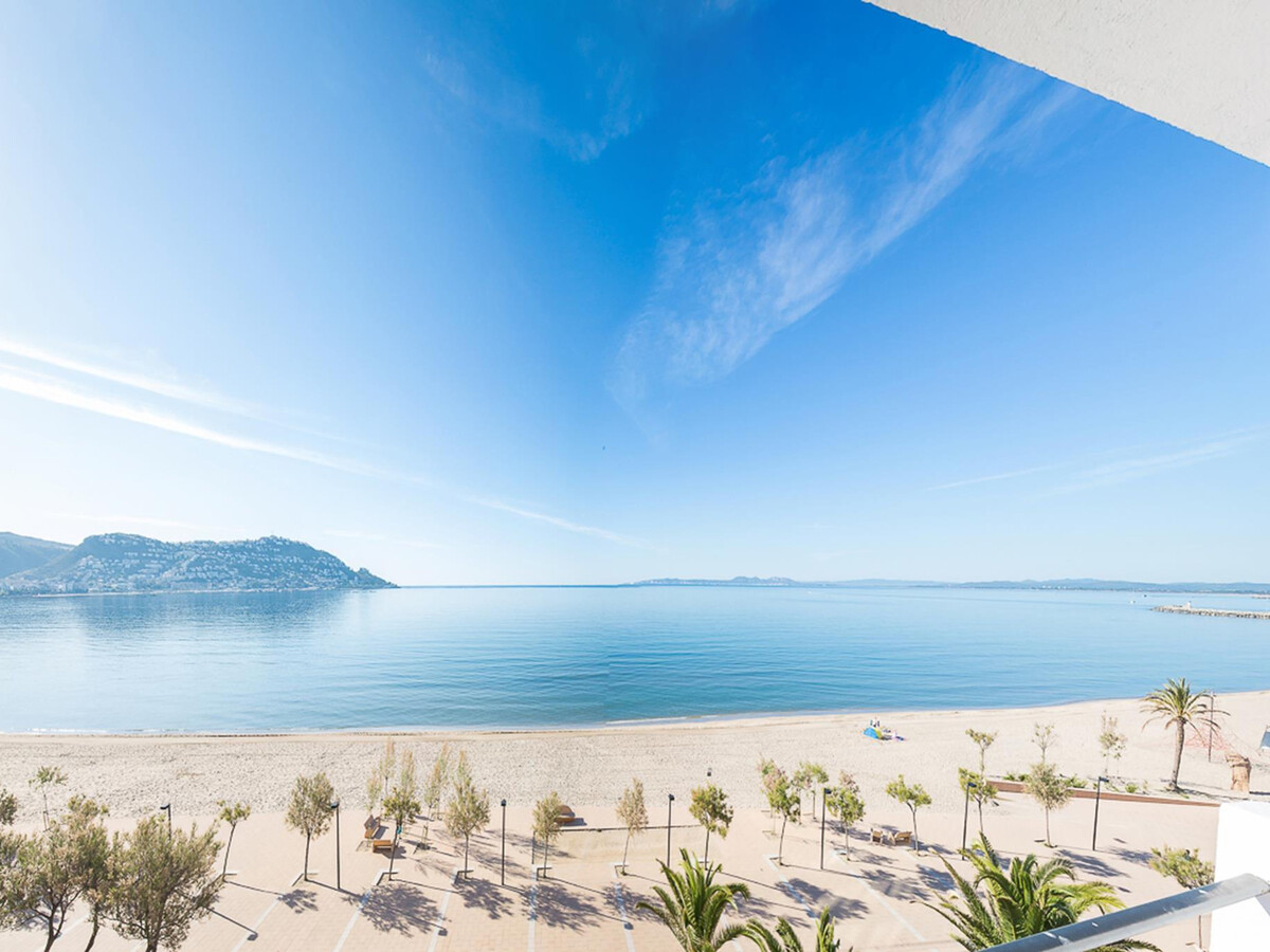 Appartement design face à la plage à Roses, terrasse panoramique - Photo 8