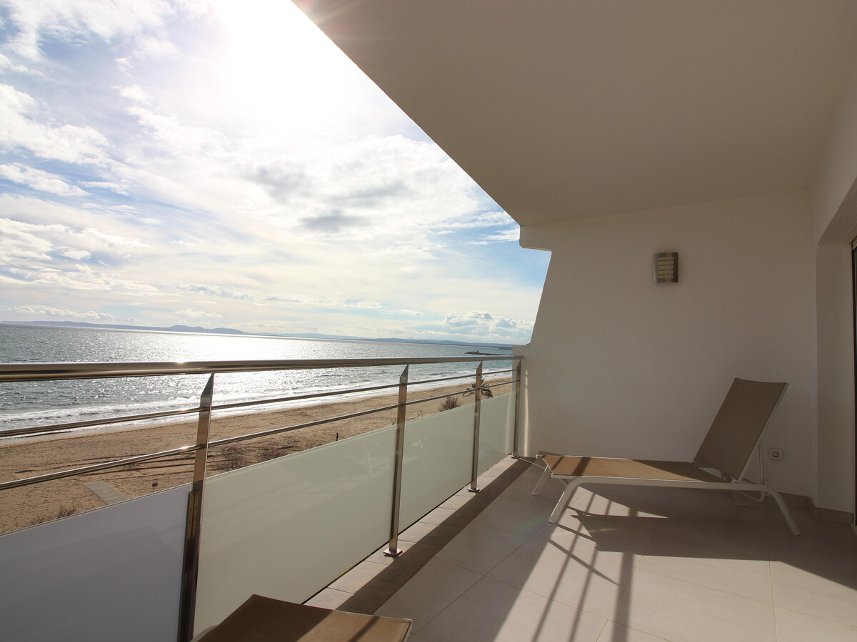 Appartement design face à la plage à Roses, terrasse panoramique - Photo 12