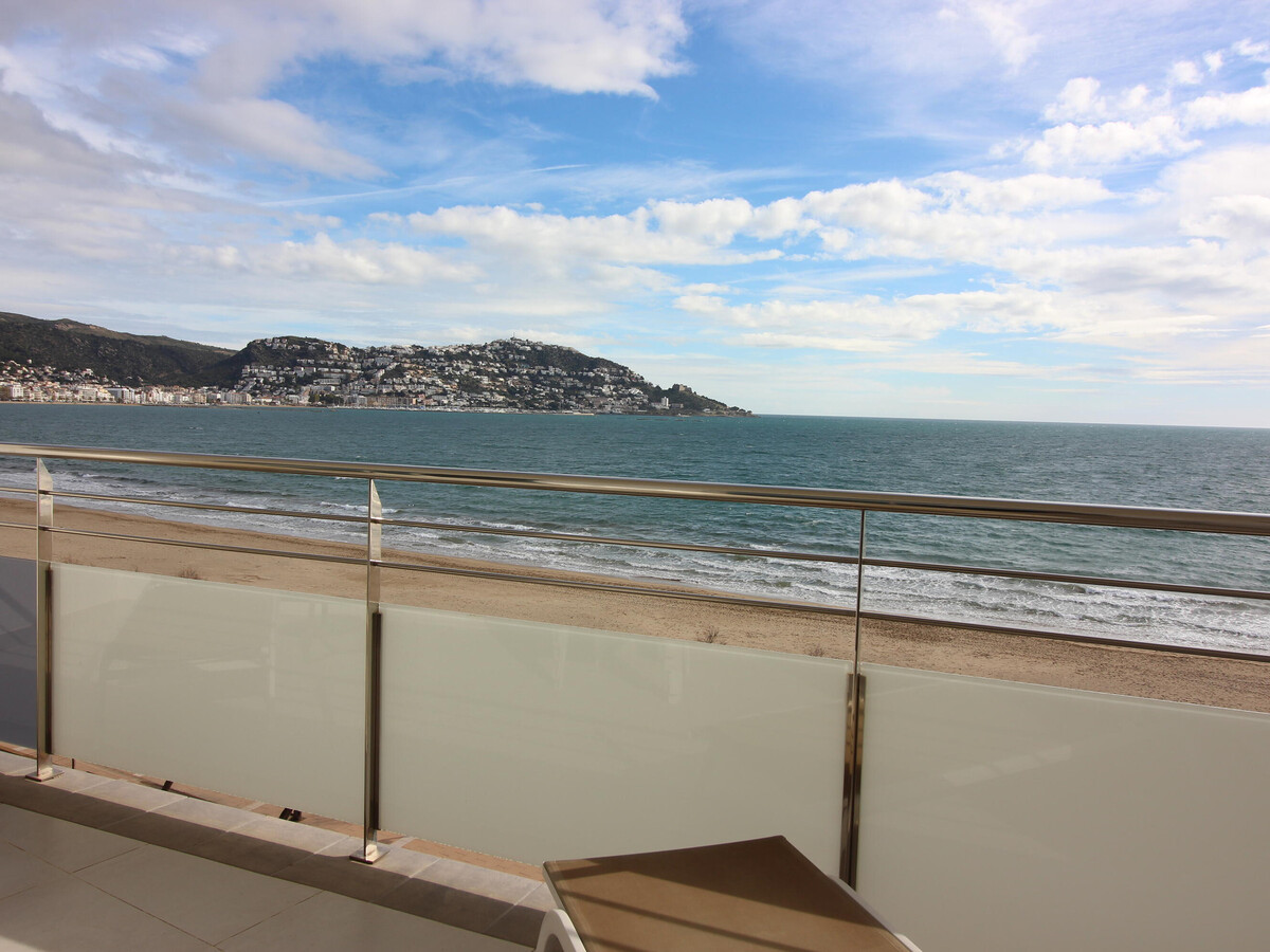 Appartement design face à la plage à Roses, terrasse panoramique - Photo 27