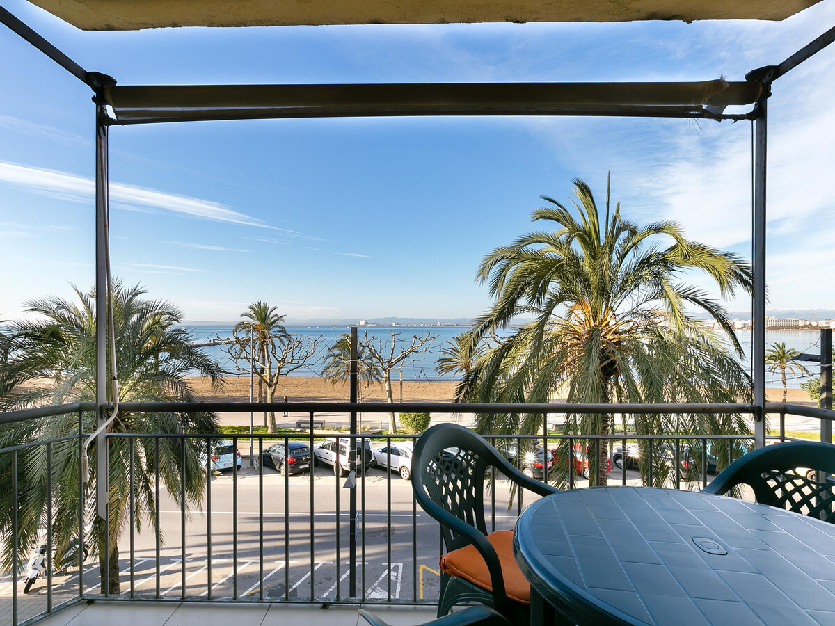 Appartement front de mer à Roses, 20m de la plage - Photo 1