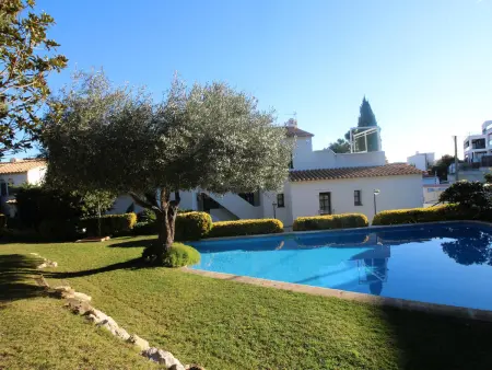 Location appartement à Llançà, Appartement lumineux à Llançà avec piscine commune, proche plage