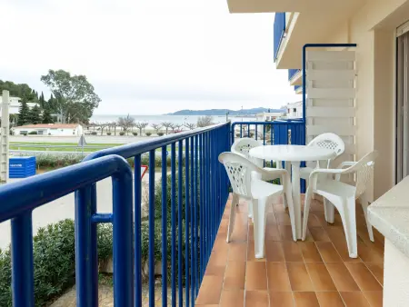 Location appartement à Llançà, Appartement lumineux avec terrasse et parking à 50m de la plage