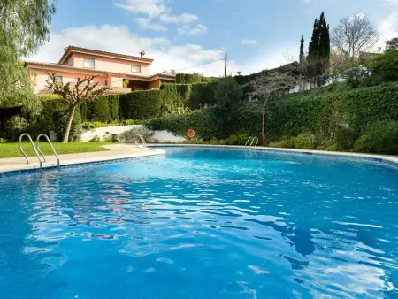 Location appartement à Llançà, Appartement Lumineux avec Jardin, Piscine et Parking à 600m de la Plage du Port de Llançà