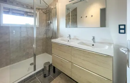 Appartement 70m² sur domaine viticole avec piscine : photo 12