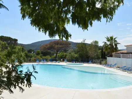 Location appartement à Sainte Maxime, Appartement 3 pièces avec terrasse, piscine, parking et navette plage à Sainte-Maxime