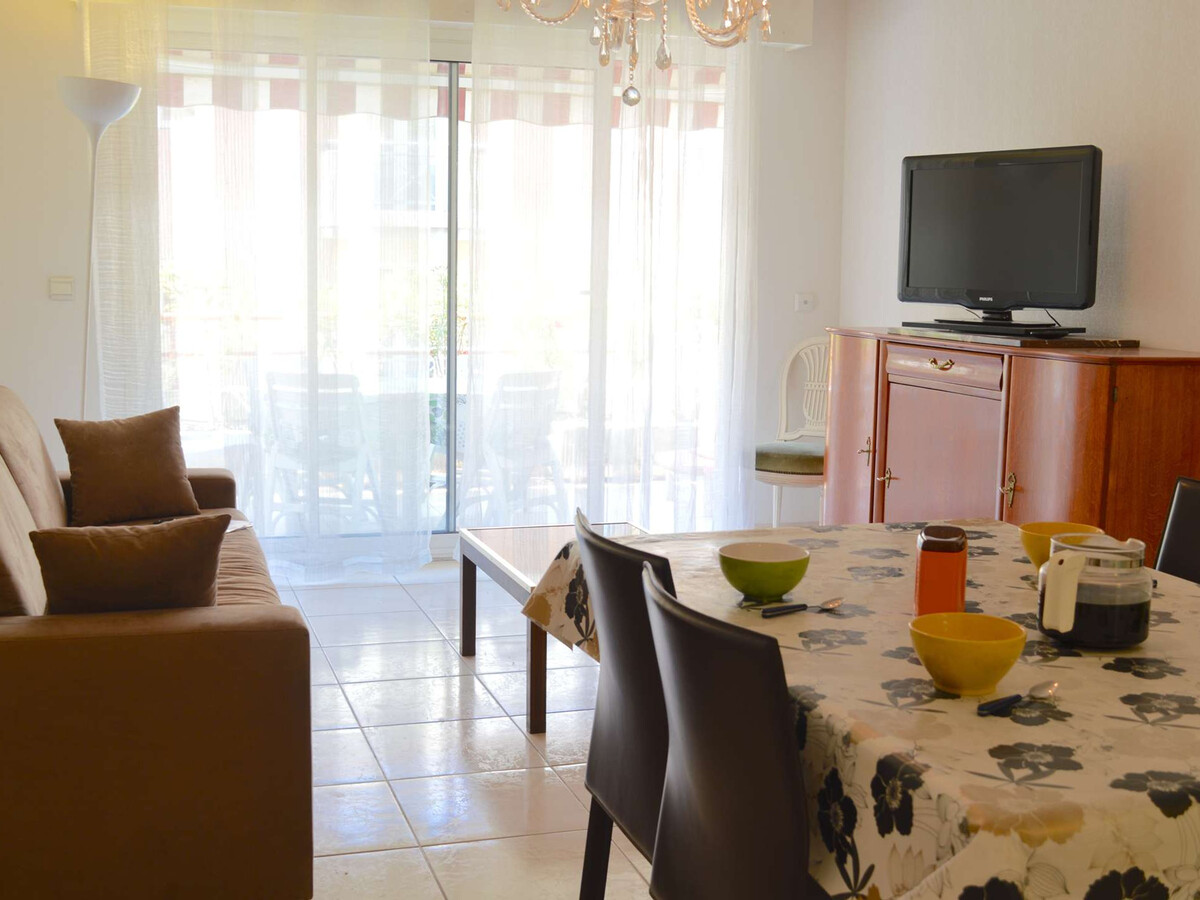 T2 Saint-Raphaël : spacieux avec grande terrasse et garage - Photo 4