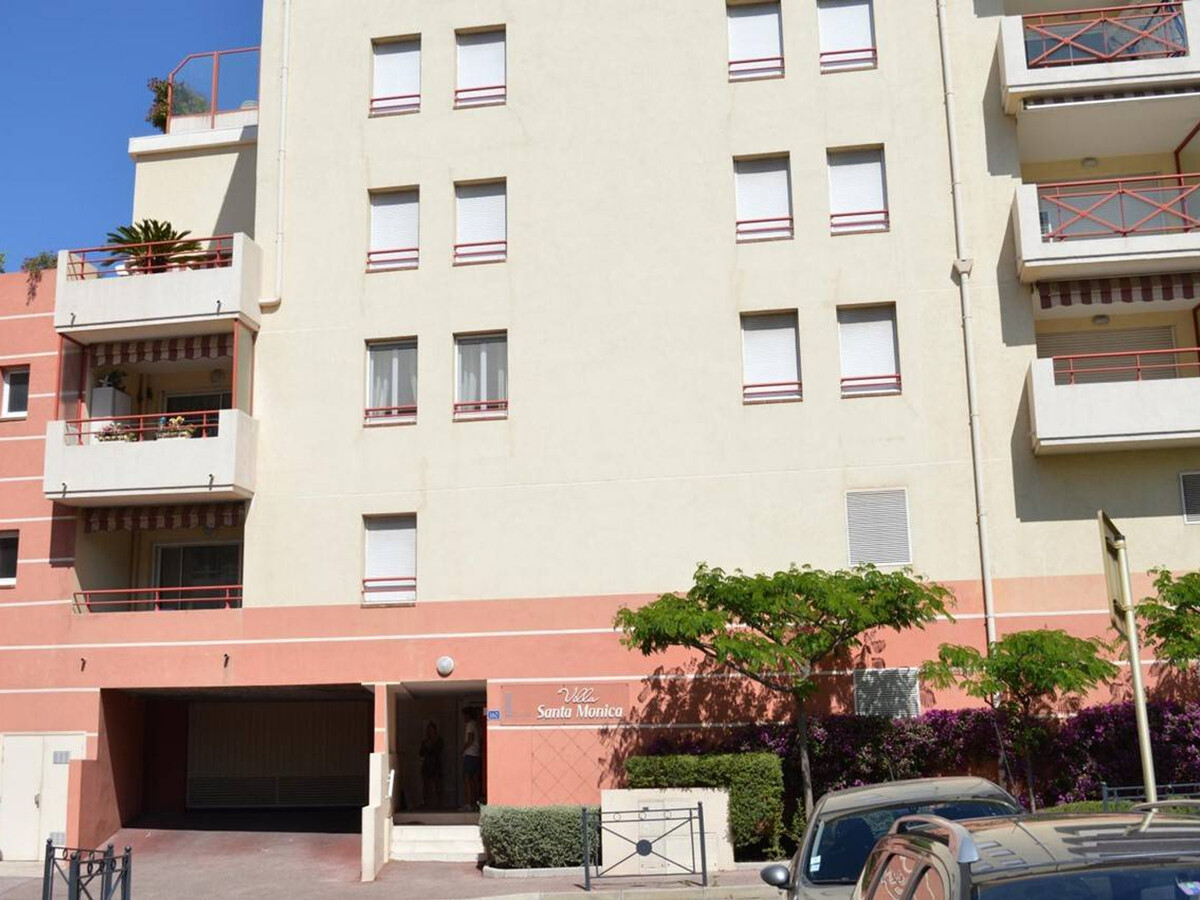 T2 Saint-Raphaël : spacieux avec grande terrasse et garage - Photo 13