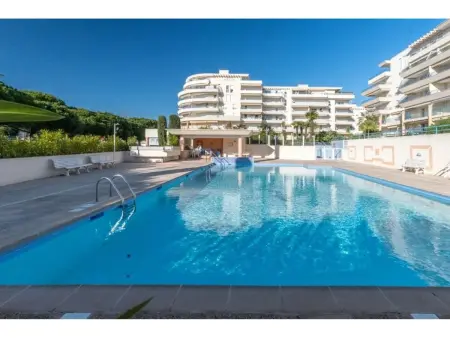 Location appartement à Fréjus, Appartement Studio Cabine à Fréjus, Piscine, Plage à 500m, Clim, Parking, Terrasse, 4 Couchages