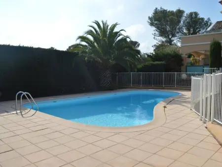 Location appartement à Saint Raphaël, Appartement calme avec terrasse à St Raphaël, proche plage