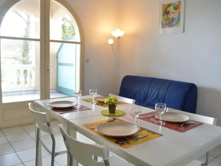 Appartement avec terrasse couverte et piscine à Saint-Raphaël : photo 2