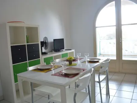 Appartement avec terrasse couverte et piscine à Saint-Raphaël : photo 4