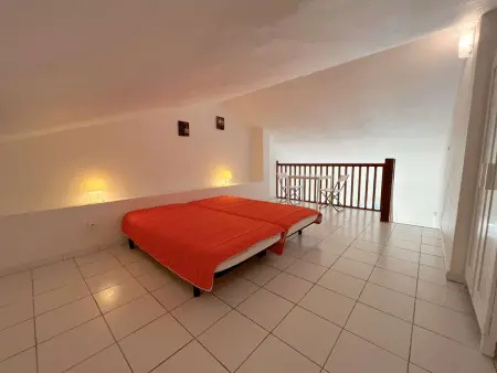 Appartement avec terrasse couverte et piscine à Saint-Raphaël : photo 9
