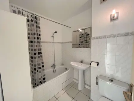 Appartement avec terrasse couverte et piscine à Saint-Raphaël : photo 12