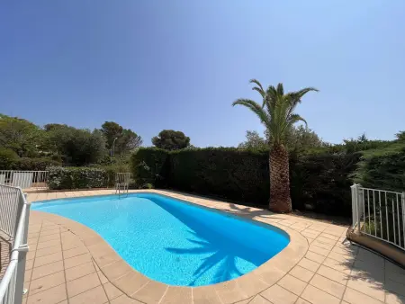 Appartement avec terrasse couverte et piscine à Saint-Raphaël : photo 13