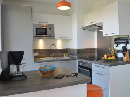3 pièces climatisé avec terrasse, piscine et garage : photo 5