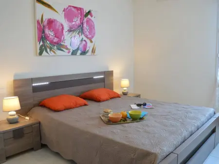 3 pièces climatisé avec terrasse, piscine et garage : photo 7