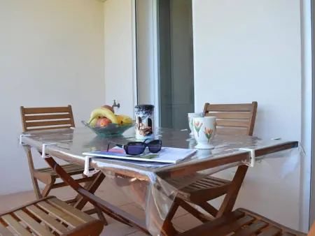 3 pièces climatisé avec terrasse, piscine et garage : photo 12