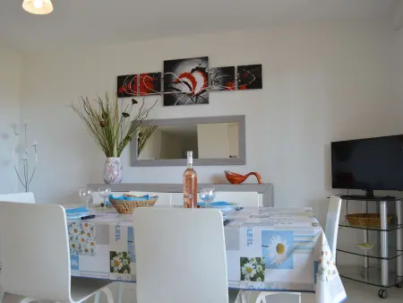 3 pièces climatisé avec terrasse, piscine et garage : photo 14