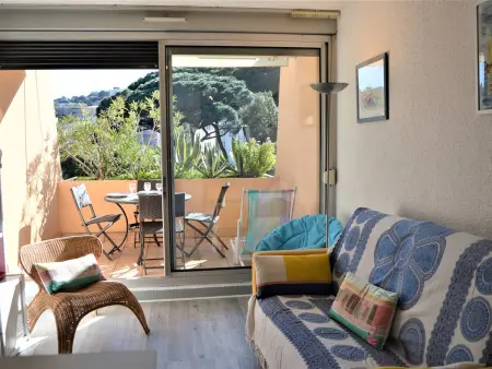 Location appartement à Cavalaire sur Mer, Studio Cabine avec Terrasse et Parking - Proche Centre et Plages à Cavalaire-sur-Mer