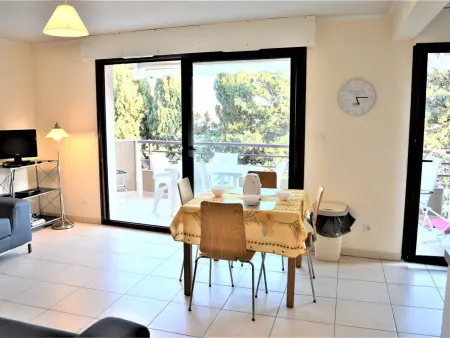 Location appartement à Cavalaire sur Mer, Appartement T3 lumineux avec terrasse, climatisation, garage et Wifi à 2 pas des plages - Cavalaire