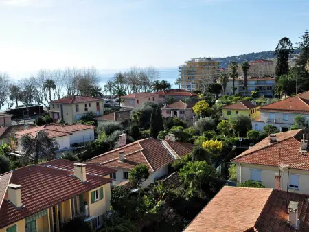 Location appartement à Menton, Charmant 3 pièces avec balcon, aperçu mer, calme, proche plage et centre - Menton