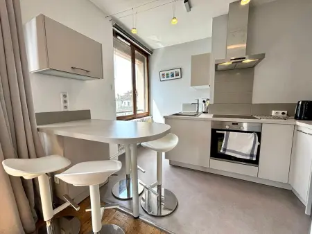 Annecy : Grand F2 Lumineux au Centre, idéal 2-4 pers. - Photo 2