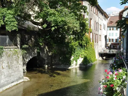 Annecy : Grand F2 Lumineux au Centre, idéal 2-4 pers. - Photo 8