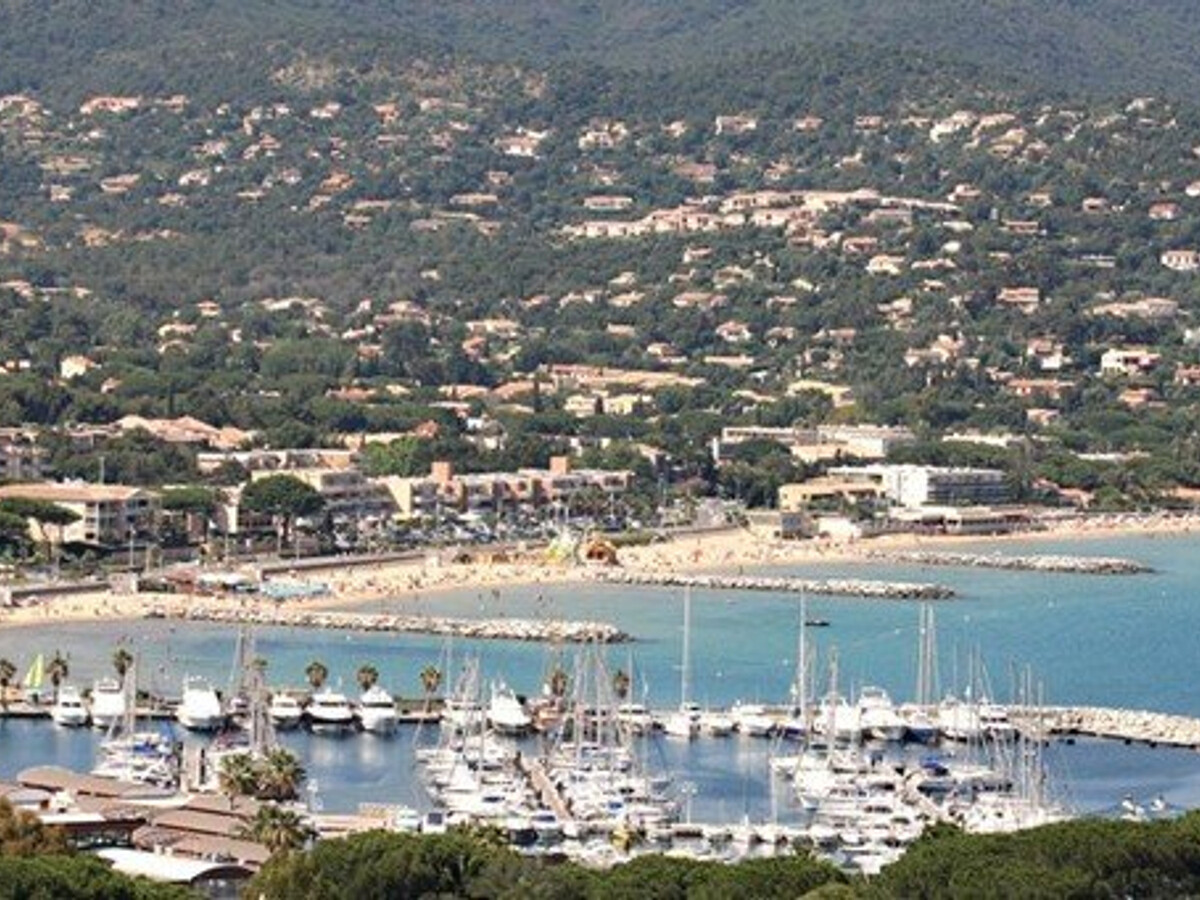 Studio-cabine rénové exposé sud, parking à Cavalaire - Photo 12